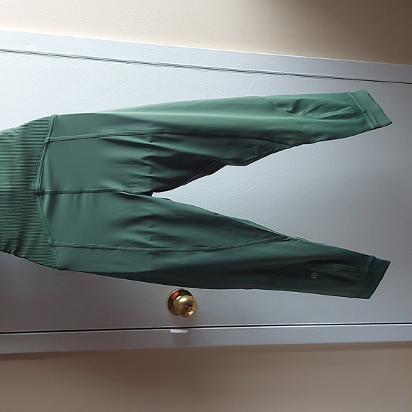 NWT Lululemon Train Free High Rise Crop 23" - Picture 8 of 8